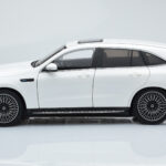 Mercedes EQC 400 Diamond White NZG 1:18 - image 4 of 8