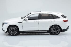 Mercedes EQC 400 Diamond White NZG 1:18 B66963756 Diecast — photo 4 of 8
