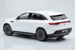 Mercedes EQC 400 Diamond White NZG 1:18 B66963756 Diecast — photo 7 of 8