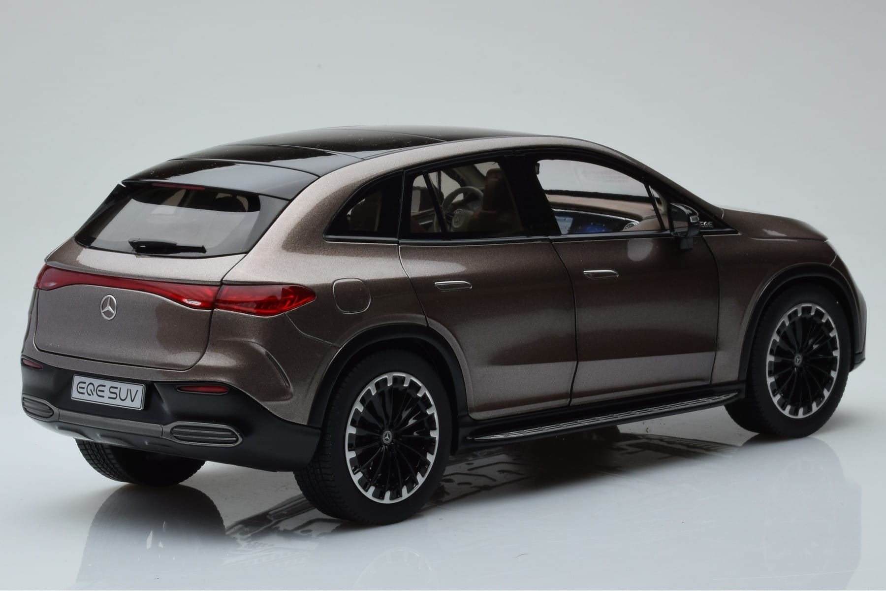 Mercedes EQE SUV X294 AMG Line Velvet Brown NZG 1:18 B66960836 Diecast — photo 3 of 8