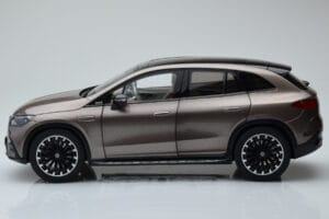 Mercedes EQE SUV X294 AMG Line Velvet Brown NZG 1:18 B66960836 Diecast — photo 4 of 8