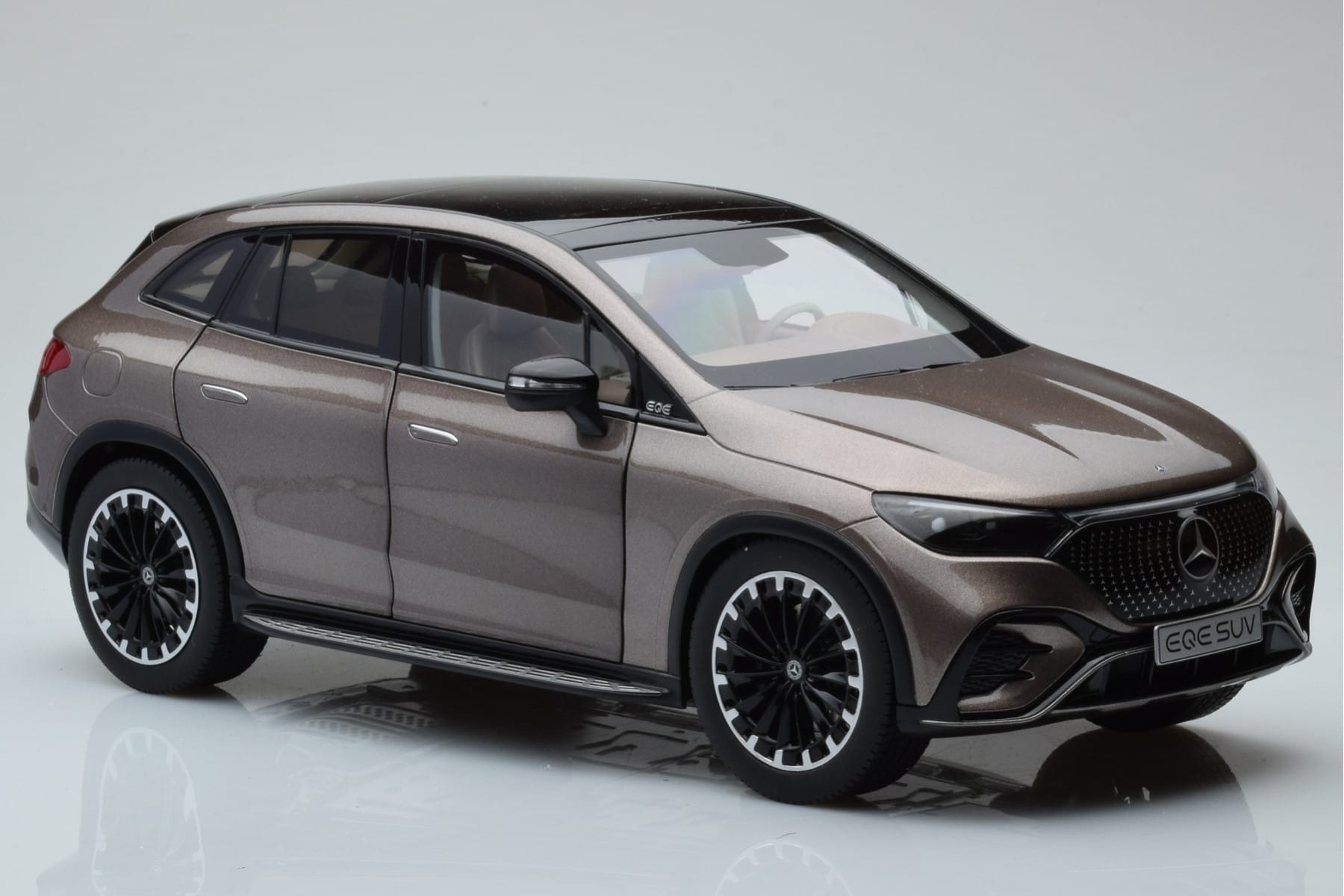Mercedes EQE SUV X294 AMG Line Velvet Brown NZG 1:18 B66960836 Diecast — photo 6 of 8