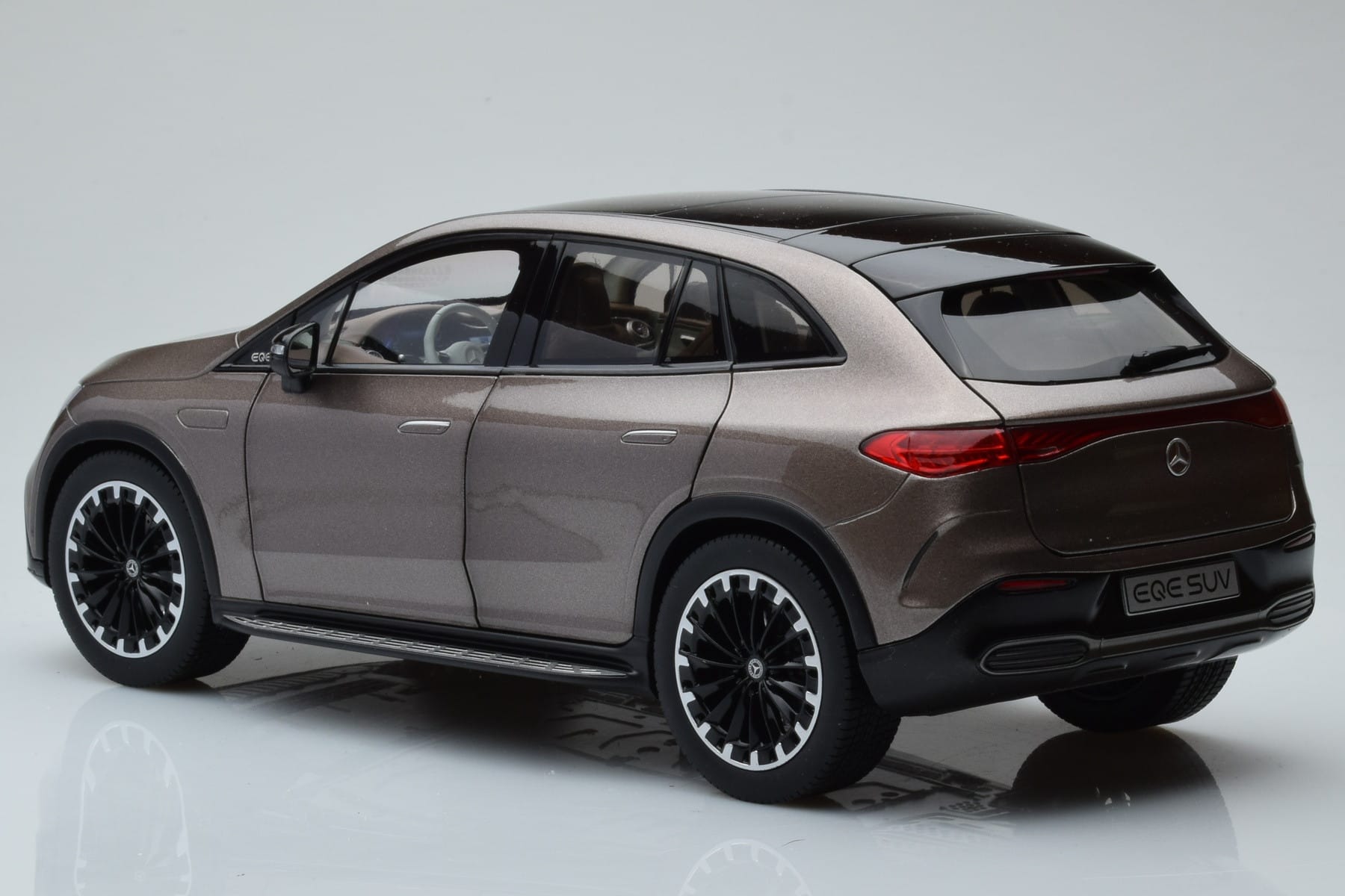 Mercedes EQE SUV X294 AMG Line Velvet Brown NZG 1:18 B66960836 Diecast — photo 7 of 8