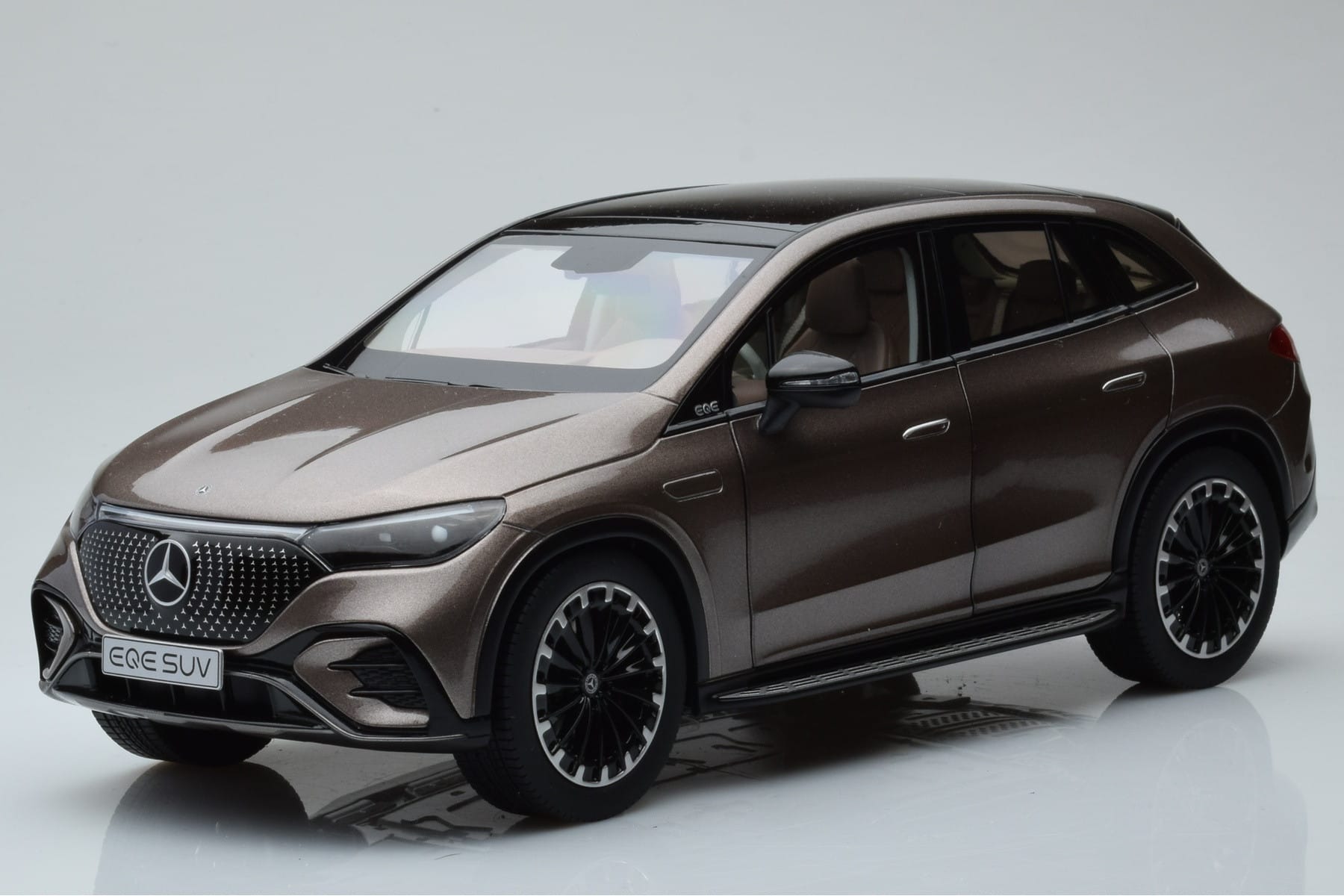 Mercedes EQE SUV X294 AMG Line Velvet Brown NZG 1:18 B66960836 Diecast