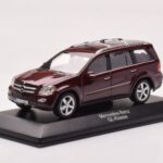 Mercedes GL X164 Carnelian Red Minichamps 1:43 - image 2 of 4