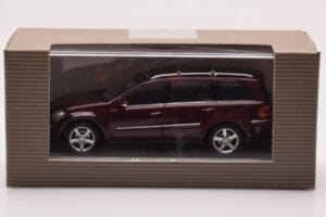 Mercedes GL X164 Carnelian Red Minichamps 1:43 B66962226 Diecast — photo 4 of 4