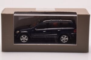 Mercedes GL X164 Tanzanite Blue Minichamps 1:43 B66962228 Diecast — photo 4 of 4