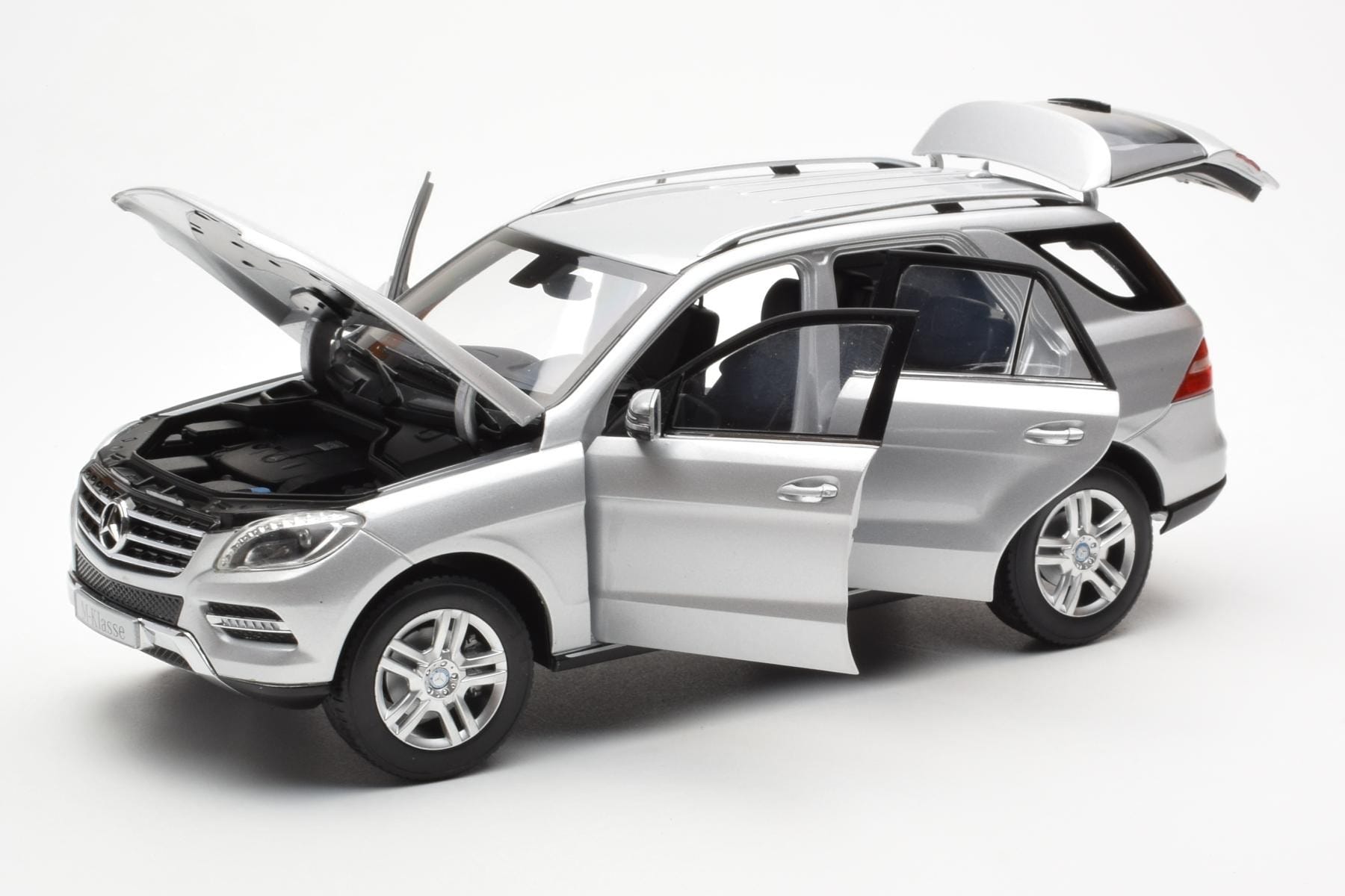 Mercedes M-Class W166 Iridium Silver Metallic Minichamps 1:18 B66960064 Diecast — photo 2 of 8