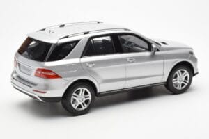 Mercedes M-Class W166 Iridium Silver Metallic Minichamps 1:18 B66960064 Diecast — photo 3 of 8