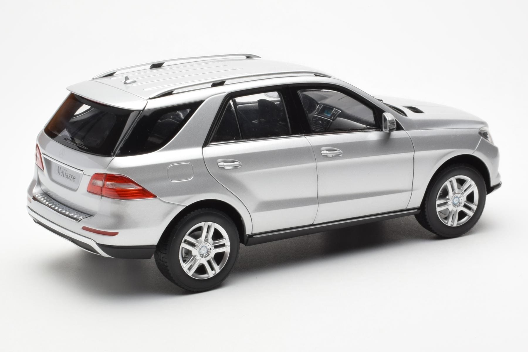 Mercedes M-Class W166 Iridium Silver Metallic Minichamps 1:18 B66960064 Diecast — photo 3 of 8