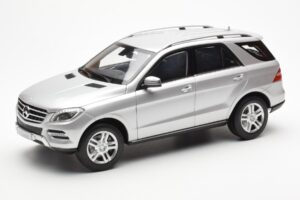 Mercedes M-Class W166 Iridium Silver Metallic Minichamps 1:18 B66960064