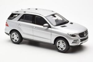 Mercedes M-Class W166 Iridium Silver Metallic Minichamps 1:18 B66960064 Diecast — photo 6 of 8