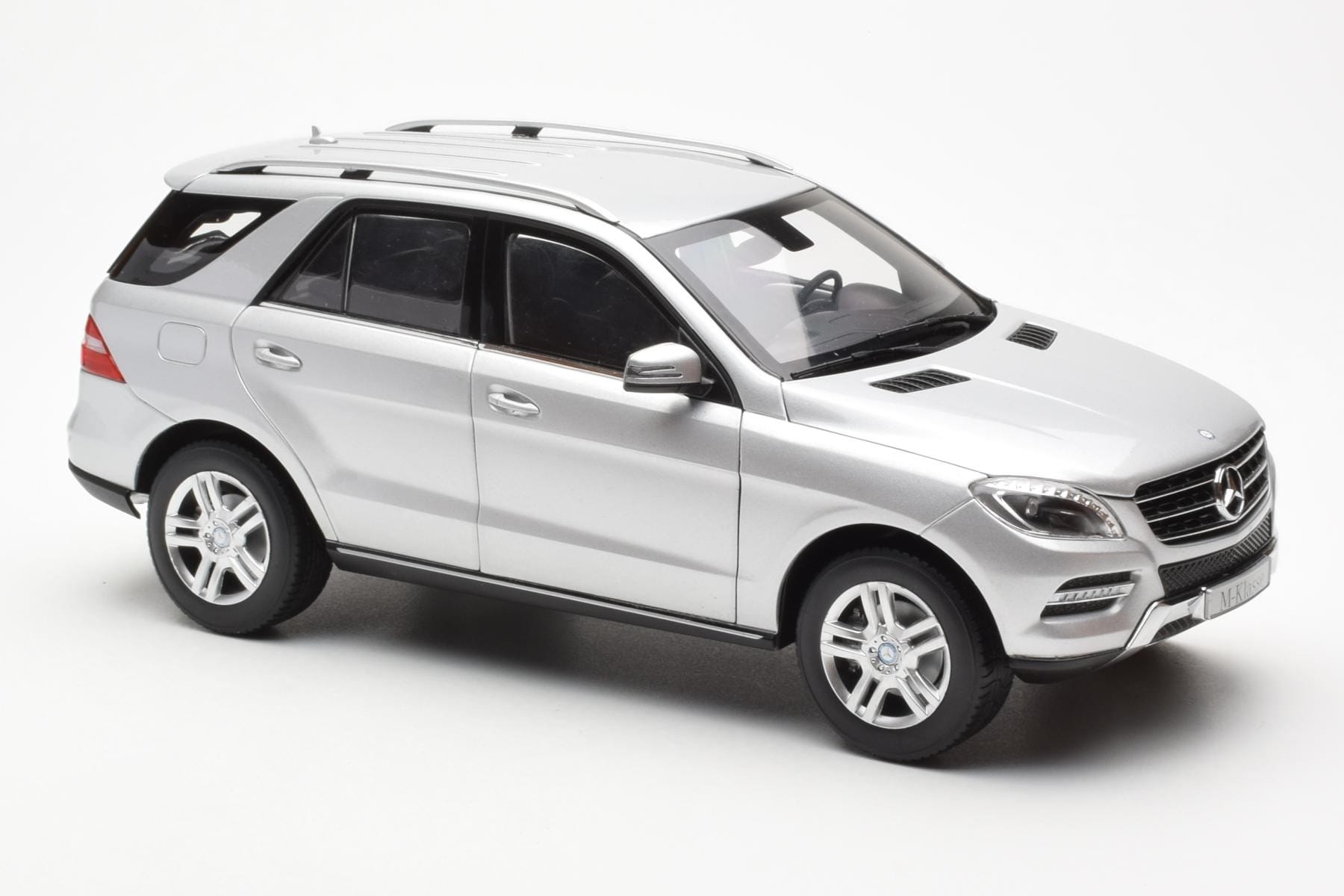 Mercedes M-Class W166 Iridium Silver Metallic Minichamps 1:18 B66960064 Diecast — photo 6 of 8