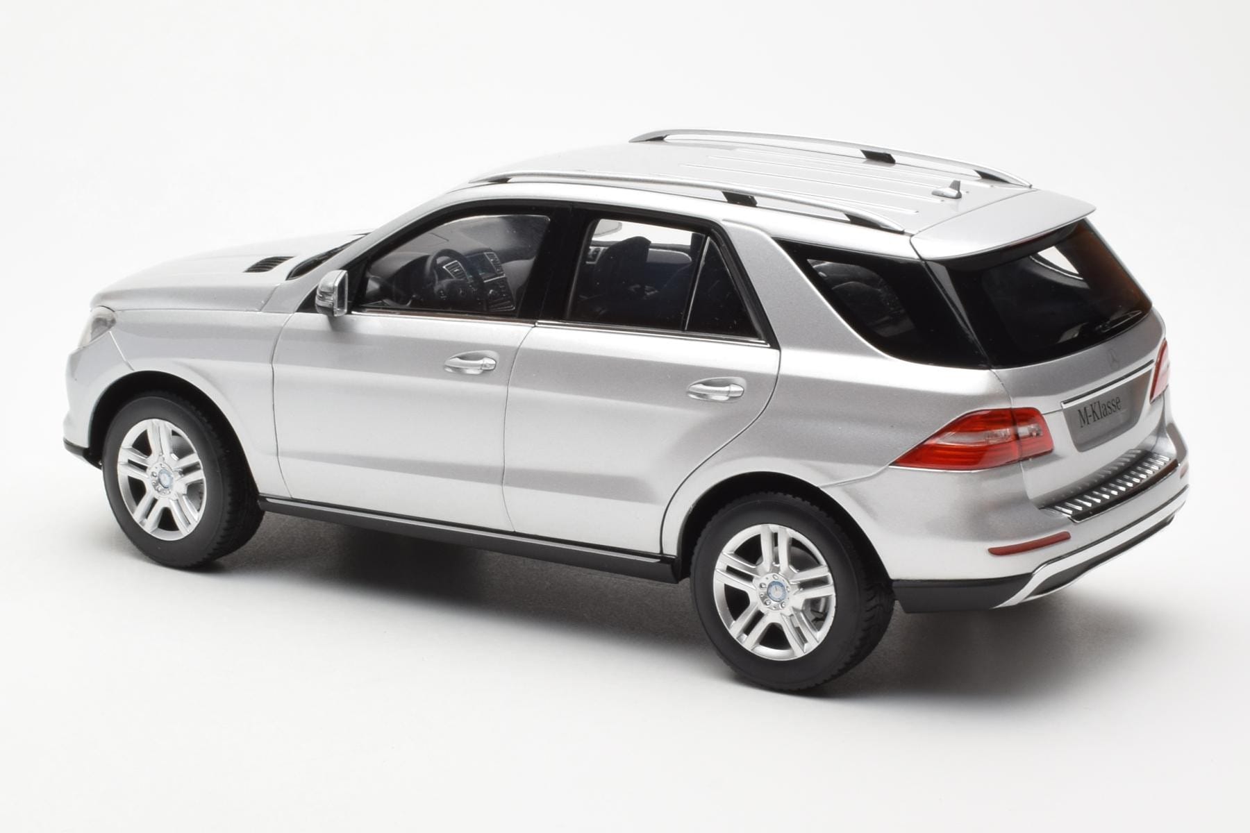 Mercedes M-Class W166 Iridium Silver Metallic Minichamps 1:18 B66960064 Diecast — photo 7 of 8