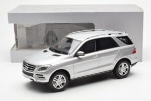 Mercedes M-Class W166 Iridium Silver Metallic Minichamps 1:18 B66960064 Diecast — photo 8 of 8