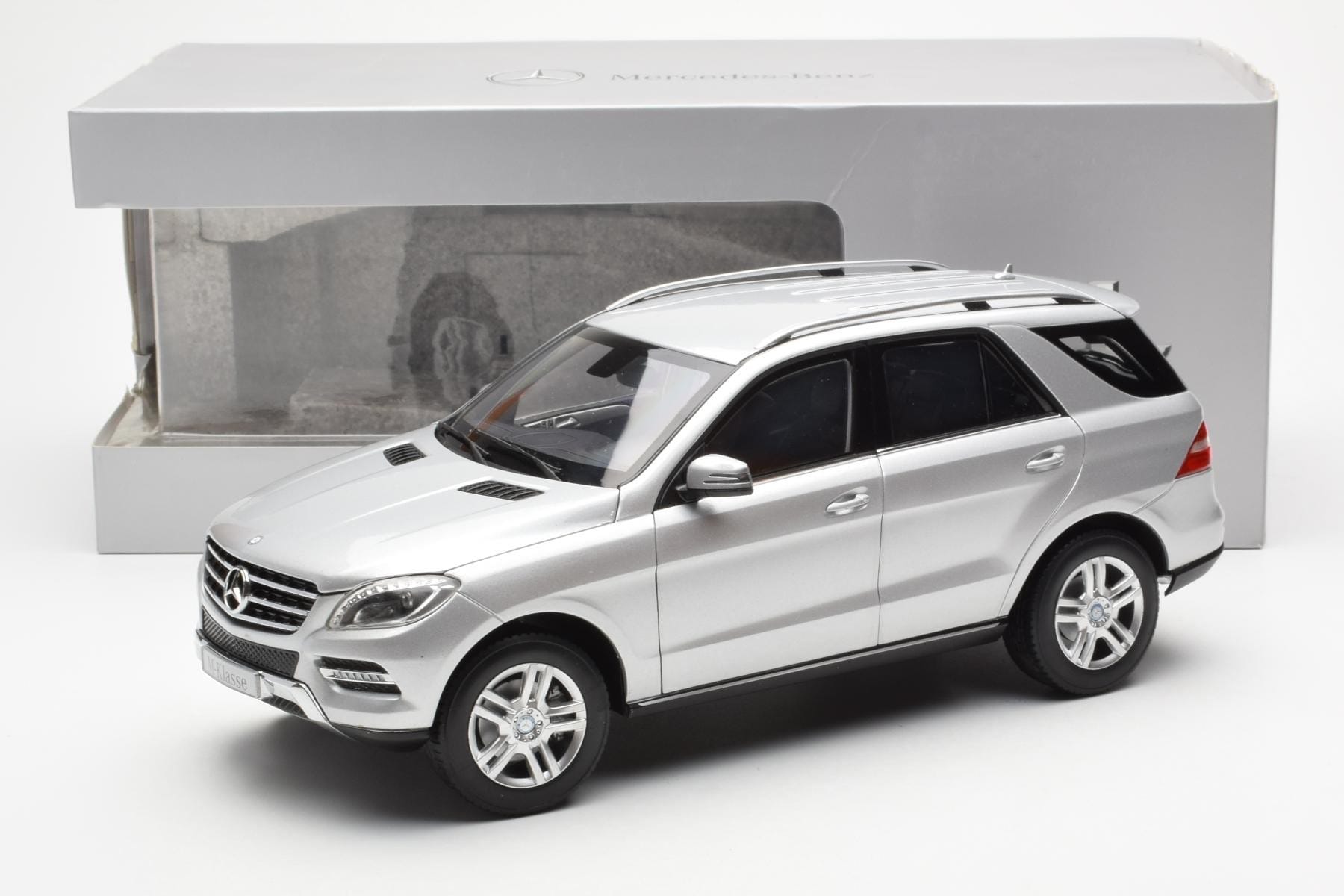 Mercedes M-Class W166 Iridium Silver Metallic Minichamps 1:18 B66960064 Diecast — photo 8 of 8