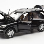 Mercedes M-Class W166 Obsidian Black Metallic Minichamps 1:18 B66960063 - image 2 of 8