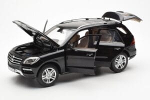 Mercedes M-Class W166 Obsidian Black Metallic Minichamps 1:18 B66960063 Diecast — photo 2 of 8
