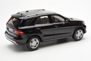 Mercedes M-Class W166 Obsidian Black Metallic Minichamps 1:18 B66960063 Diecast — photo 3 of 8