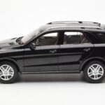 Mercedes M-Class W166 Obsidian Black Metallic Minichamps 1:18 B66960063 - image 4 of 8