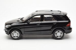 Mercedes M-Class W166 Obsidian Black Metallic Minichamps 1:18 B66960063 Diecast — photo 4 of 8