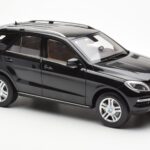 Mercedes M-Class W166 Obsidian Black Metallic Minichamps 1:18 B66960063 - image 6 of 8