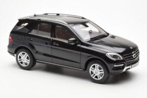 Mercedes M-Class W166 Obsidian Black Metallic Minichamps 1:18 B66960063 Diecast — photo 6 of 8