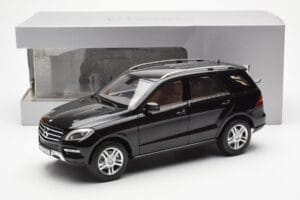 Mercedes M-Class W166 Obsidian Black Metallic Minichamps 1:18 B66960063 Diecast — photo 8 of 8