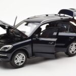 Mercedes M-Class W166 Tansanite Blue Metallic Minichamps 1:18 B66960065 - image 2 of 8