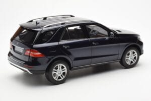 Mercedes M-Class W166 Tansanite Blue Metallic Minichamps 1:18 B66960065 Diecast — photo 3 of 8