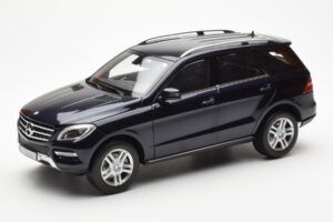 Mercedes M-Class W166 Tansanite Blue Metallic Minichamps 1:18 B66960065
