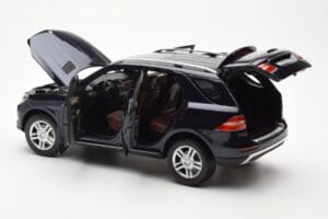 Mercedes M-Class W166 Tansanite Blue Metallic Minichamps 1:18 B66960065 Diecast — photo 5 of 8