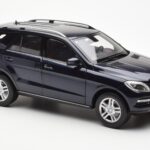Mercedes M-Class W166 Tansanite Blue Metallic Minichamps 1:18 B66960065 - image 6 of 8