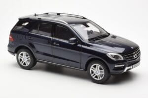 Mercedes M-Class W166 Tansanite Blue Metallic Minichamps 1:18 B66960065 Diecast — photo 6 of 8