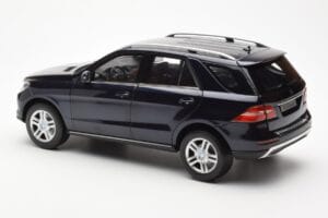Mercedes M-Class W166 Tansanite Blue Metallic Minichamps 1:18 B66960065 Diecast — photo 7 of 8