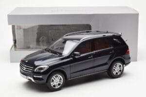Mercedes M-Class W166 Tansanite Blue Metallic Minichamps 1:18 B66960065 Diecast — photo 8 of 8