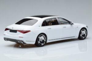 Mercedes Maybach S600 W222 V12 Biturbo Diamond White Almost Real 1:18 820116 Diecast — photo 3 of 11