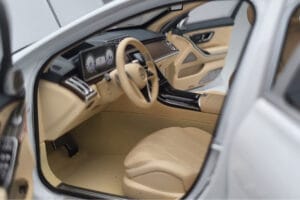Mercedes Maybach S600 W222 V12 Biturbo Diamond White Almost Real 1:18 820116 Diecast — photo 8 of 11