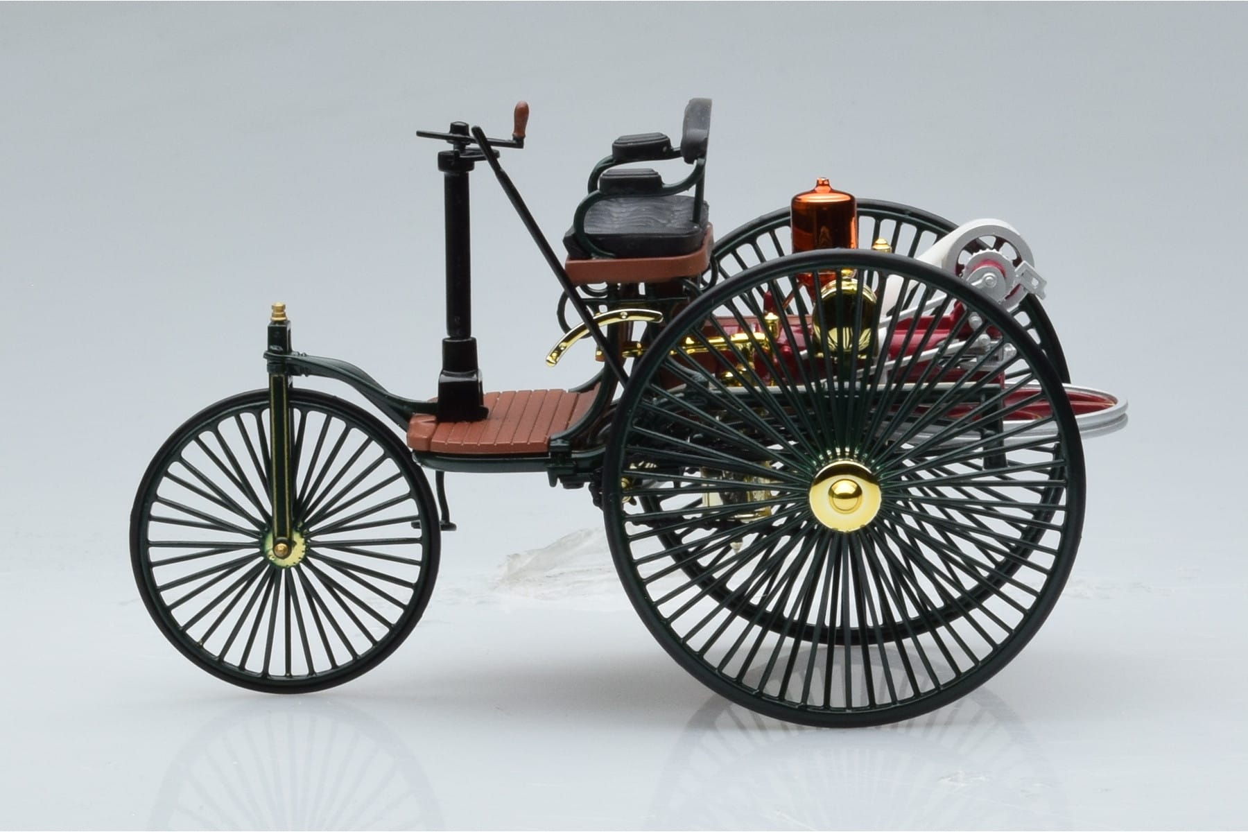 Mercedes Patent Motorwagen Green Norev 1:18 183701 Diecast — photo 3 of 6