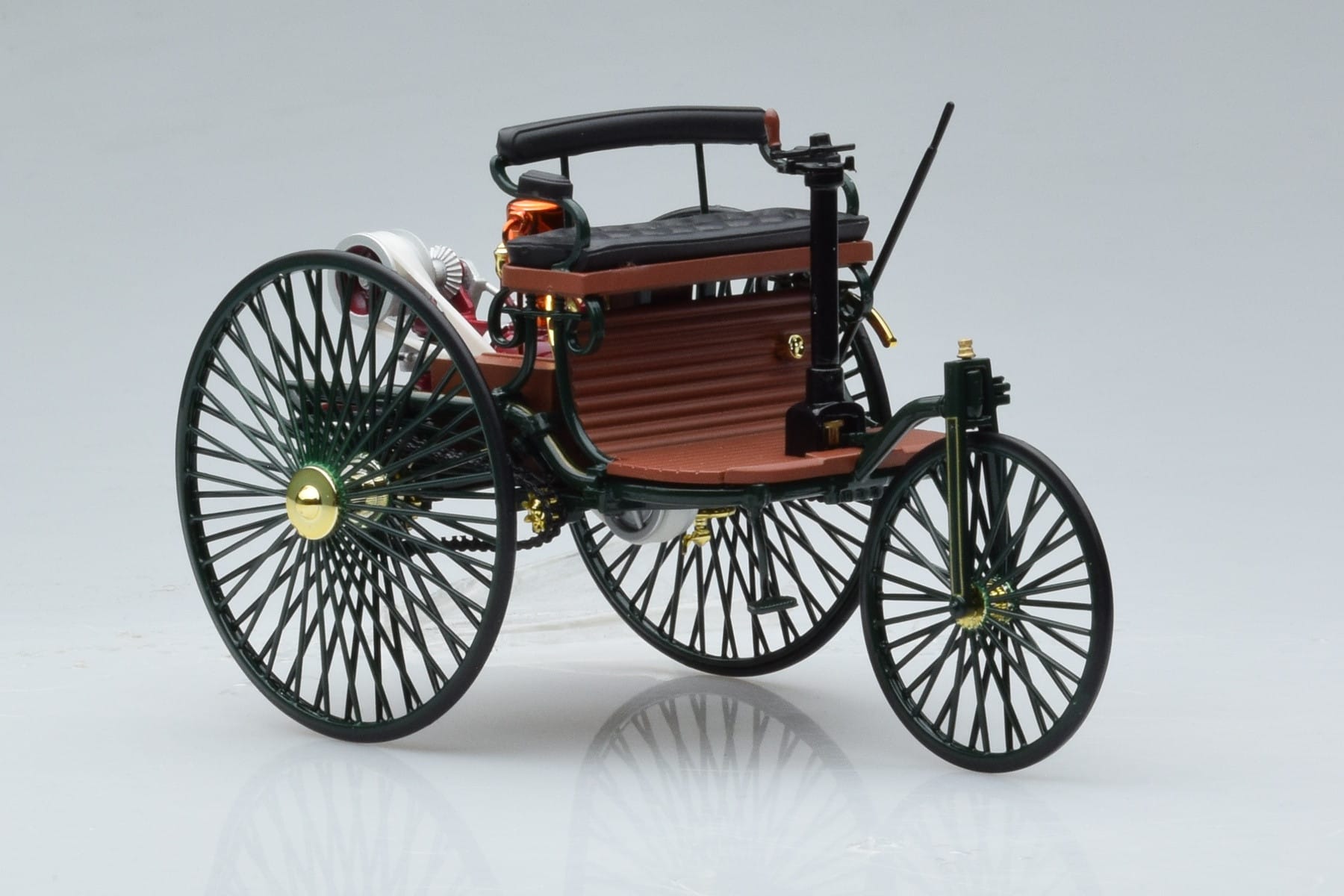 Mercedes Patent Motorwagen Green Norev 1:18 183701 Diecast — photo 4 of 6