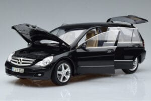 Mercedes R-Class W251 Obsidian Black Minichamps 1:18 B66962325 Diecast — photo 2 of 7