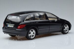 Mercedes R-Class W251 Obsidian Black Minichamps 1:18 B66962325 Diecast — photo 3 of 7
