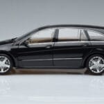 Mercedes R-Class W251 Obsidian Black Minichamps 1:18 B66962325 Diecast - image 4 of 7