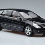 Mercedes R-Class W251 Obsidian Black Minichamps 1:18 B66962325 Diecast - image 5 of 7