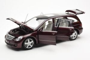 Mercedes R-Class W251 Red Metallic Minichamps 1:18 150034602 Diecast — photo 2 of 8