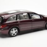 Mercedes R-Class W251 Red Metallic Minichamps 1:18 - image 3 of 8