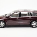 Mercedes R-Class W251 Red Metallic Minichamps 1:18 - image 4 of 8