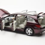 Mercedes R-Class W251 Red Metallic Minichamps 1:18 - image 5 of 8