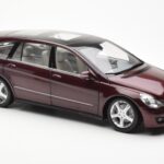 Mercedes R-Class W251 Red Metallic Minichamps 1:18 - image 6 of 8