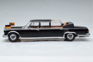 Mercedes 600 Pullman W100 Landaulet Queen Elizabeth II KK-Scale 1:18 KKDC181185 Diecast — photo 3 of 6
